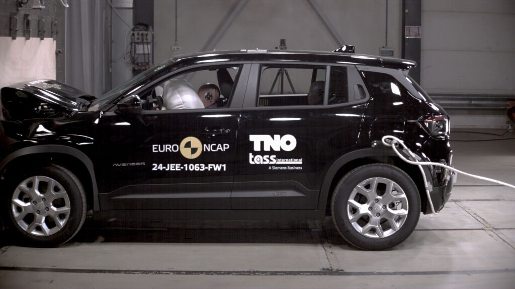 Jeep Avenger au crash-test Euro NCAP // Source : Euro NCAP Jeep Avenger au crash-test Euro NCAP // Source : Euro NCAP