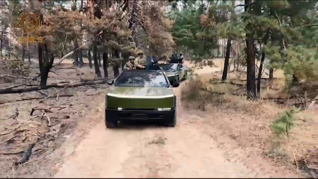 Deux autres Cybertruck dans l'armée Tchétchène // Source : Extrait vidéo de Ramzan Kadyrov Deux autres Cybertruck dans l'armée Tchétchène // Source : Extrait vidéo de Ramzan Kadyrov