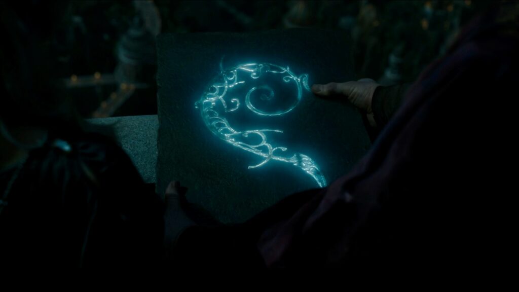 L'Ithildin, matériau visible uniquement au clair de lune // Source : Prime Video L'Ithildin, matériau visible uniquement au clair de lune // Source : Prime Video