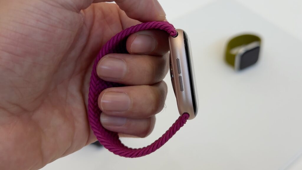 L'Apple Watch Series 10 est fine, mais conserve les lignes des anciens modèles. L'Apple Watch Series 10 est fine, mais conserve les lignes des anciens modèles.