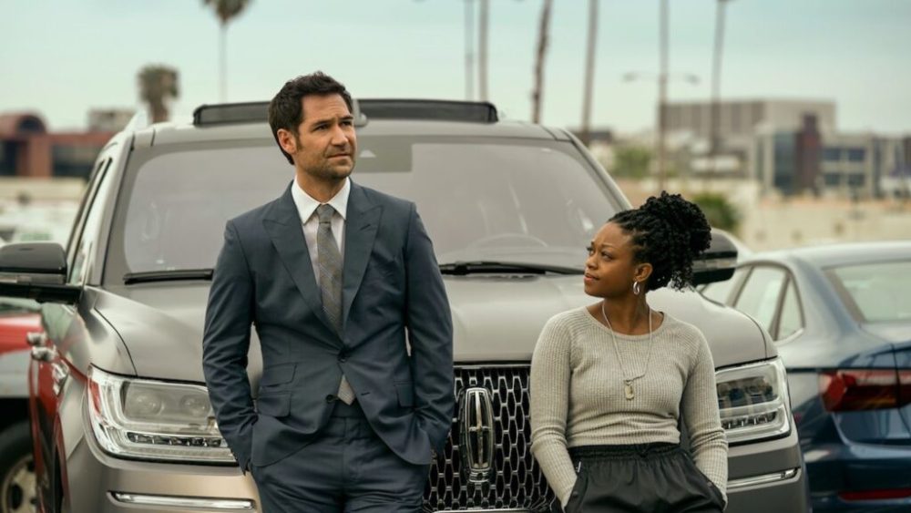 Manuel Garcia-Rulfo et Jazz Raycole dans La Défense Lincoln // Source : Netflix Manuel Garcia-Rulfo et Jazz Raycole dans La Défense Lincoln // Source : Netflix