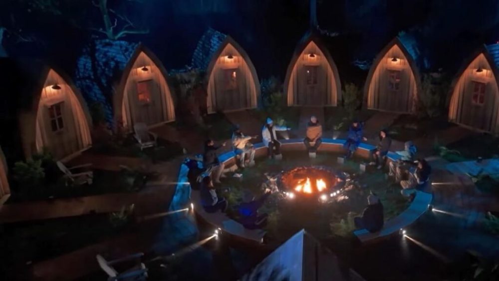 Le fameux village des Loups Garous // Source : Canal+ Le fameux village des Loups Garous // Source : Canal+