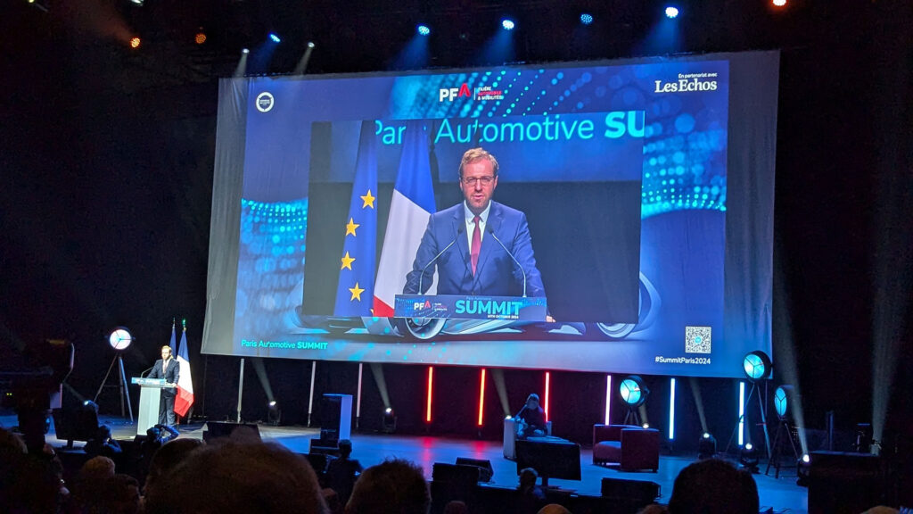 Antoine Armand - ministre de l'Economie - au Paris Automotive Summit // Source : Raphaelle Baut pour Numerama Antoine Armand - ministre de l'Economie - au Paris Automotive Summit // Source : Raphaelle Baut pour Numerama