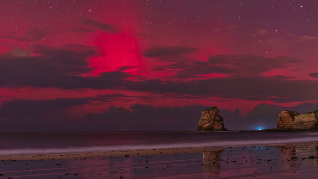 Aurores du 10 octobre 2024 à Hendaye. // Source : Via X @emporioefikz (photo recadrée) Aurores du 10 octobre 2024 à Hendaye. // Source : Via X @emporioefikz (photo recadrée)