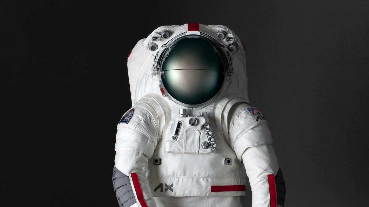 combinaison spatiale Axiom avec Prada // Source : Axiom combinaison spatiale Axiom avec Prada // Source : Axiom