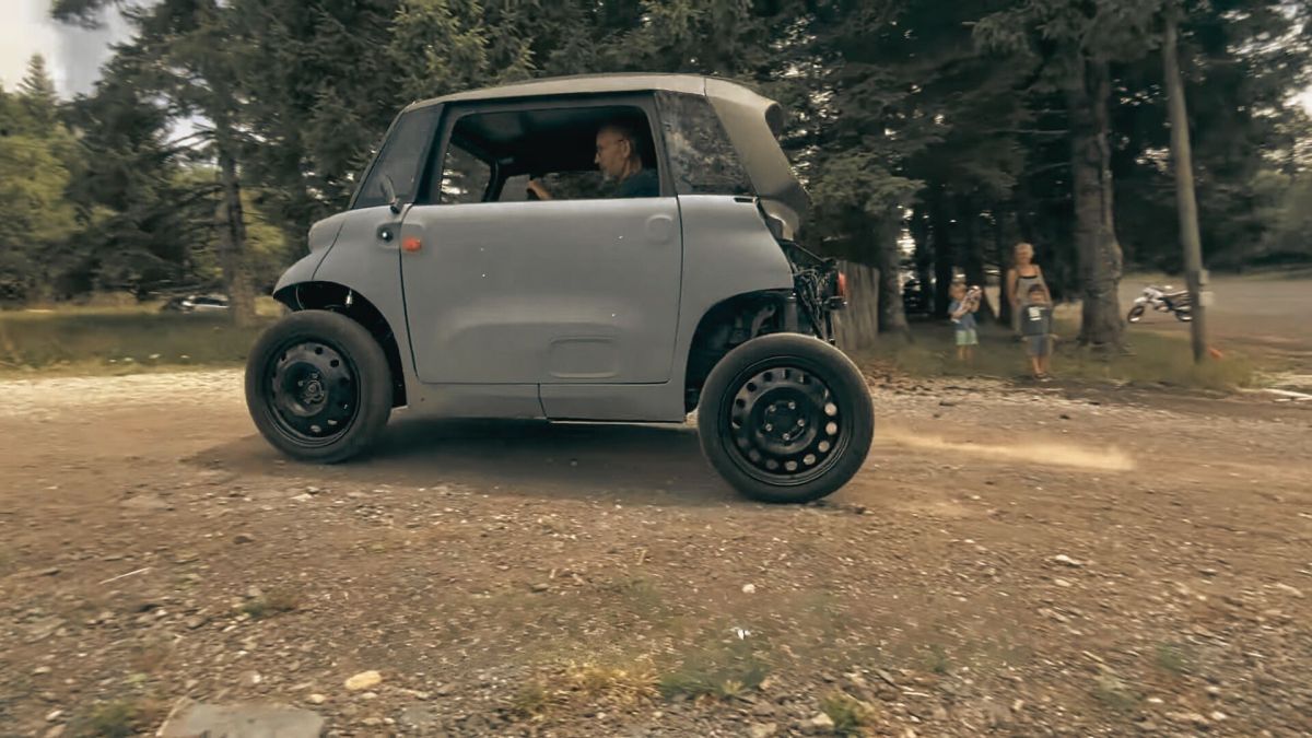 La Citroën Ami modifiée pour l'aventure Croisière Verte // Source : Capture d'écran Numerama La Citroën Ami modifiée pour l'aventure Croisière Verte // Source : Capture d'écran Numerama