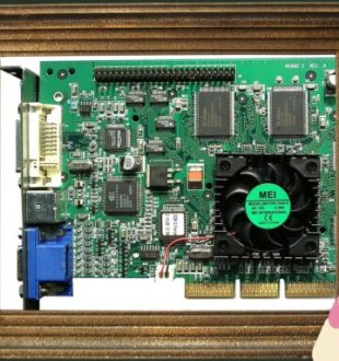 La Nvidia GeForce 256 // Source : Montage Numerama La Nvidia GeForce 256 // Source : Montage Numerama