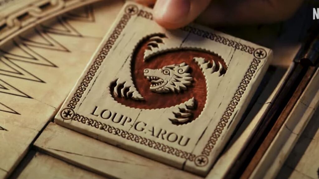 Le magnifique jeu en bois présent dans le film Loups-Garous de Netflix // Source : Netflix Le magnifique jeu en bois présent dans le film Loups-Garous de Netflix // Source : Netflix