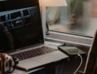 Filtre de confidentialité dans le train // Source : thibaultpenin / Unsplash Filtre de confidentialité dans le train // Source : thibaultpenin / Unsplash