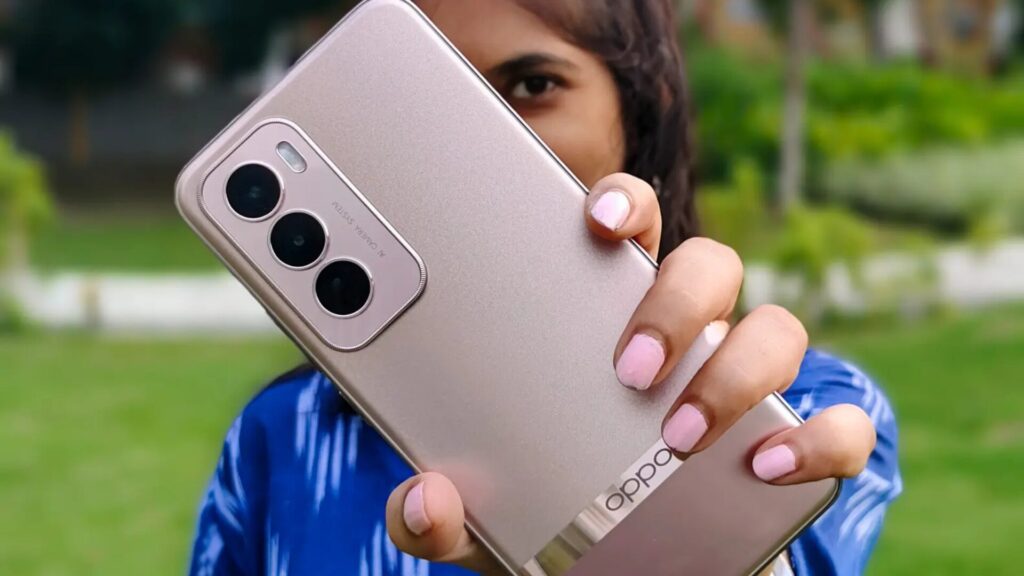 L'Oppo Reno 12 PRooffre une très bonne prise en main // Source : Oppo L'Oppo Reno 12 PRooffre une très bonne prise en main // Source : Oppo