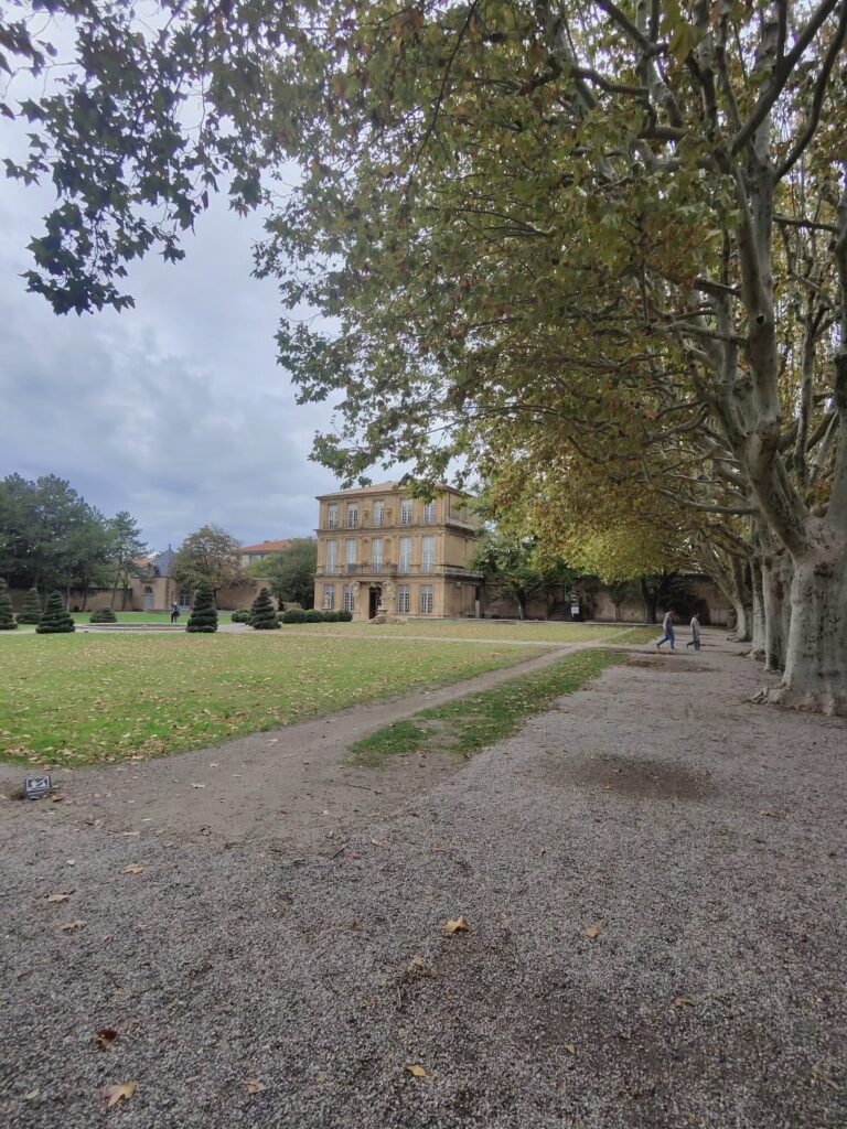 HDR moyen, colorimétrie fade : on peut mieux faire en 2024 ! // Source : Numerama HDR moyen, colorimétrie fade : on peut mieux faire en 2024 ! // Source : Numerama