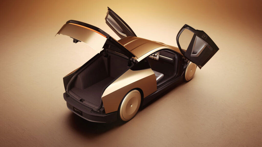 Tesla Robotaxi avec le coffre ouvert // Source : Tesla Tesla Robotaxi avec le coffre ouvert // Source : Tesla