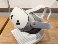 Le casque Meta Quest 3S avec ses caméras qui rappellent le module de l'iPhone. // Source : Alfred Tertrais / Numerama Le casque Meta Quest 3S avec ses caméras qui rappellent le module de l'iPhone. // Source : Alfred Tertrais / Numerama