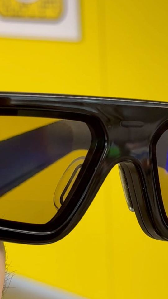 Les lunettes Snap Spectacles 24 de Snapchat. // Source : Numerama Les lunettes Snap Spectacles 24 de Snapchat. // Source : Numerama