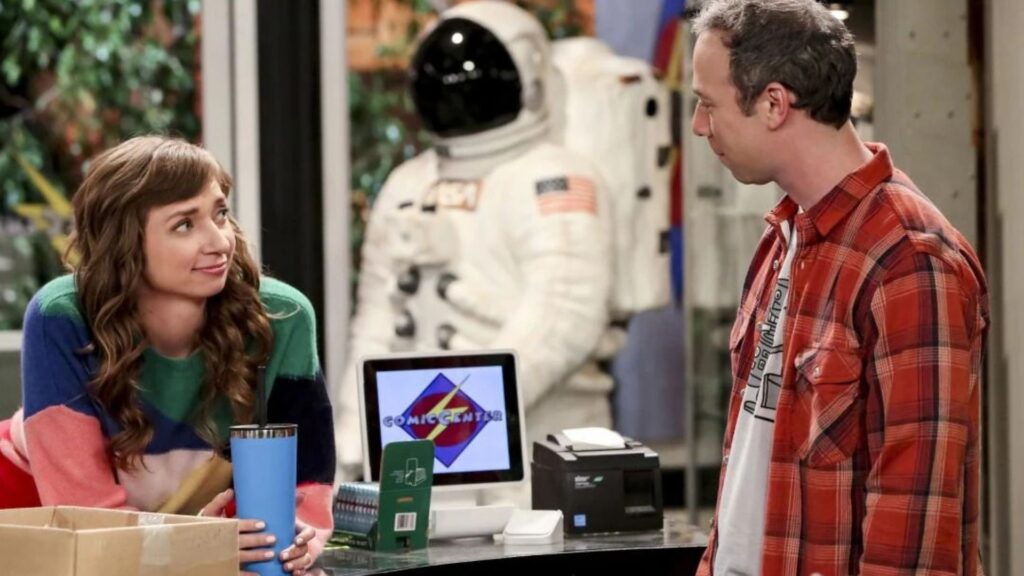 Denise et Stuart dans The Big Bang Theory. // Source : CBS Denise et Stuart dans The Big Bang Theory. // Source : CBS