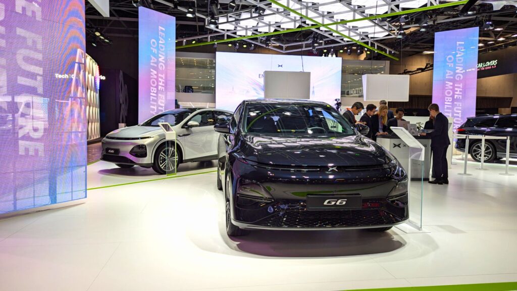 Xpeng G6 sur le stand du Mondial de l'Auto // Source : Raphaelle Baut pour Numerama Xpeng G6 sur le stand du Mondial de l'Auto // Source : Raphaelle Baut pour Numerama