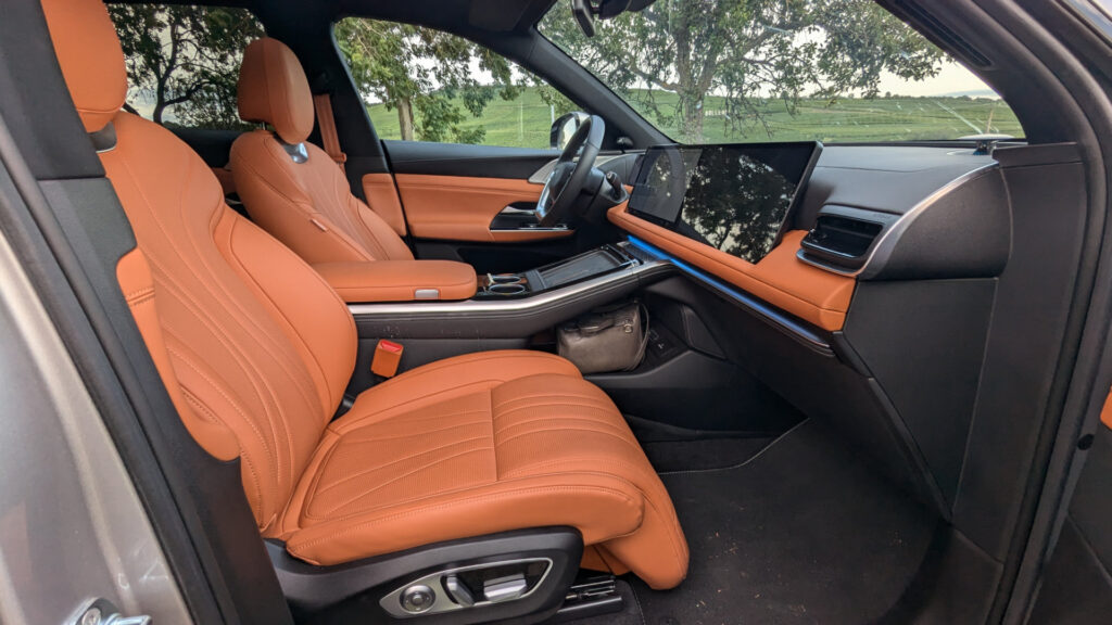 Un intérieur tout confort pour le Xpeng G9 // Source : Raphaelle Baut pour Numerama Un intérieur tout confort pour le Xpeng G9 // Source : Raphaelle Baut pour Numerama