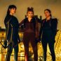 Les Cat's Eyes devant le Louvre // Source : Netflix Les Cat's Eyes devant le Louvre // Source : Netflix
