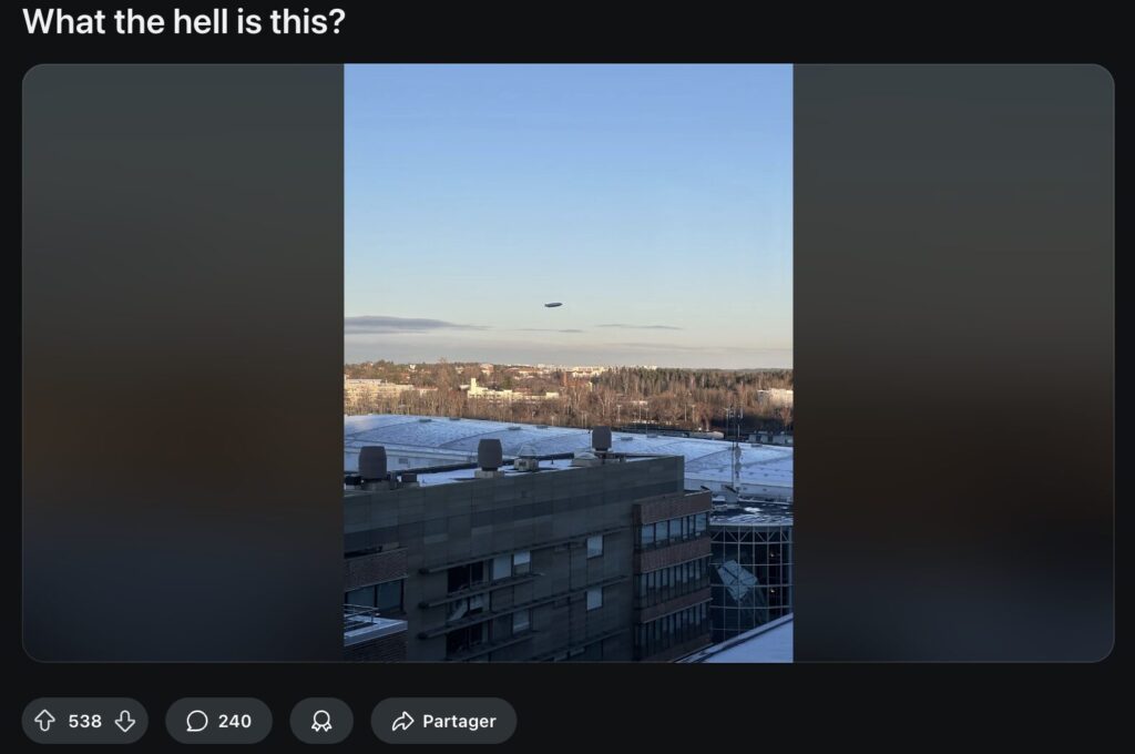 Des résidents d'Helsinki ont publié les photos du vol sur les réseaux sociaux. // Source : Reddit Des résidents d'Helsinki ont publié les photos du vol sur les réseaux sociaux. // Source : Reddit