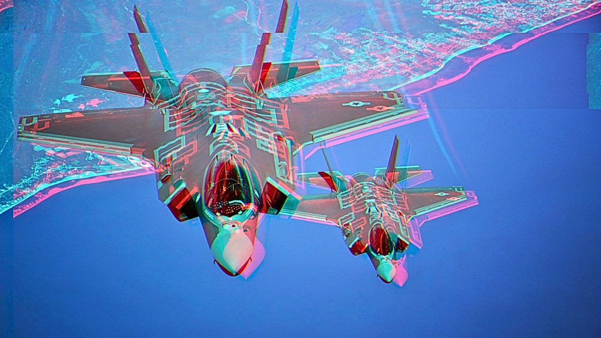 Des avions de chasse F-35 lors d'un vol test. // Source : US Air Force Des avions de chasse F-35 lors d'un vol test. // Source : US Air Force