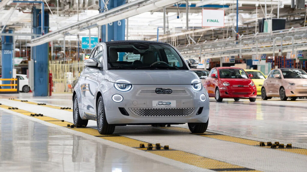 Production de la Fiat 500e à l'usine de Mirafiori // Source : Fiat Production de la Fiat 500e à l'usine de Mirafiori // Source : Fiat