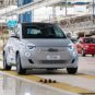 Production de la Fiat 500e Ă l'usine de Mirafiori // Source : Fiat Production de la Fiat 500e Ă l'usine de Mirafiori // Source : Fiat