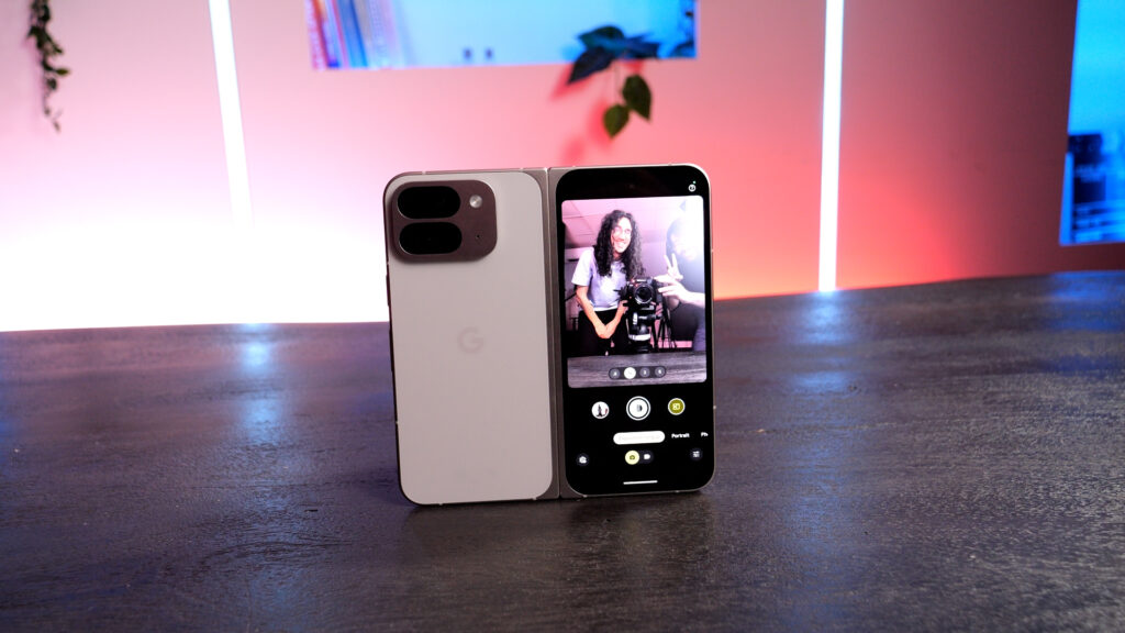 Le Google Pixel 9 Pro Fold // Source : Alfred Tertrais pour Numerama Le Google Pixel 9 Pro Fold // Source : Alfred Tertrais pour Numerama