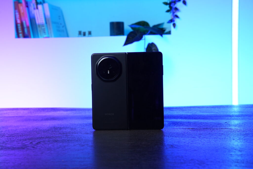 Le Honor Magic V3 // Source : Alfred Tertrais pour Numerama Le Honor Magic V3 // Source : Alfred Tertrais pour Numerama