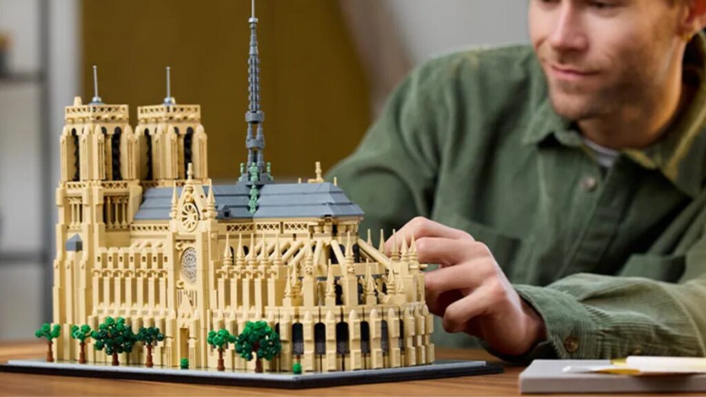 Lego Notre-Dame de Paris // Source : LEgo Lego Notre-Dame de Paris // Source : LEgo