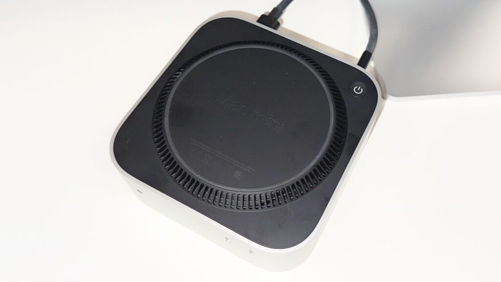 Le bouton Power du Mac mini est positionné à un endroit improbable. Le bouton Power du Mac mini est positionné à un endroit improbable.