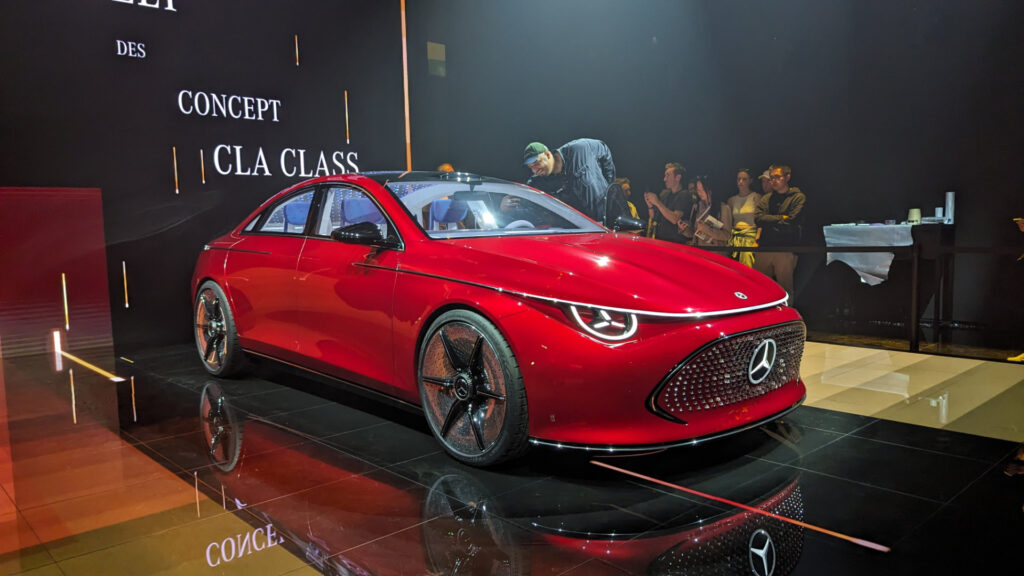 Mercedes CLA concept au salon de Munich 2023 // Source : Raphaelle Baut pour Numerama Mercedes CLA concept au salon de Munich 2023 // Source : Raphaelle Baut pour Numerama