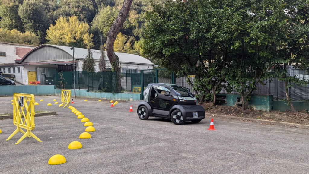 Atelier slalom avec le Mobilize Duo // Source : Raphaelle Baut pour Numerama
