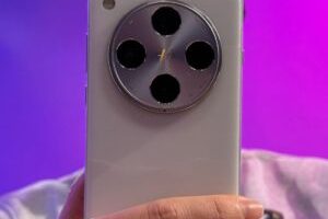 Le Oppo Find X8 Pro. // Source : Numerama Le Oppo Find X8 Pro. // Source : Numerama