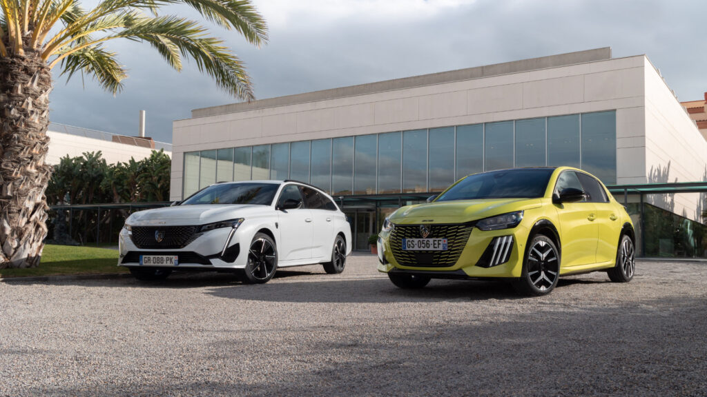 Peugeot e-208 et e-308 SW // Source : Peugeot Peugeot e-208 et e-308 SW // Source : Peugeot