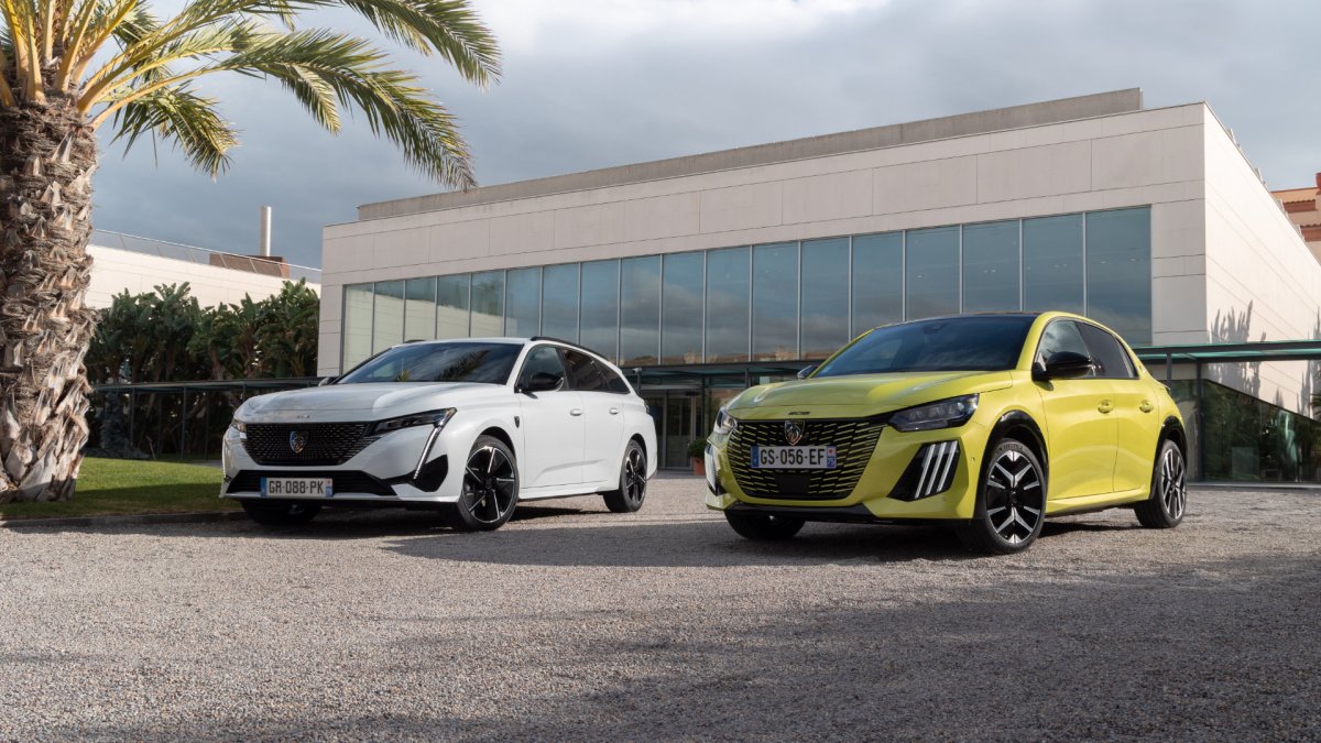 Peugeot e-208 et e-308 SW // Source : Peugeot Peugeot e-208 et e-308 SW // Source : Peugeot