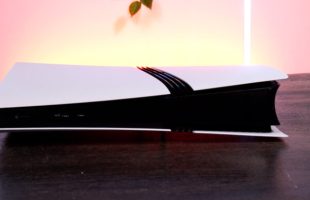 PS5 Pro // Source : Alfred Tertrais pour Numerama PS5 Pro // Source : Alfred Tertrais pour Numerama