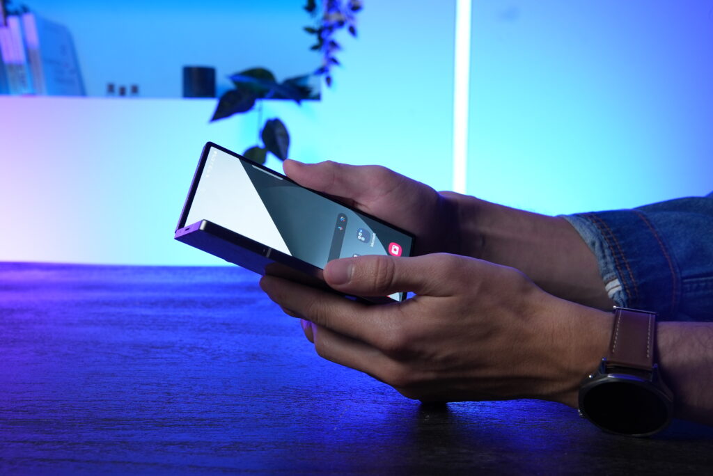 Le Samsung Galaxy Z Fold 6 // Source : Alfred Tertrais pour Numerama Le Samsung Galaxy Z Fold 6 // Source : Alfred Tertrais pour Numerama