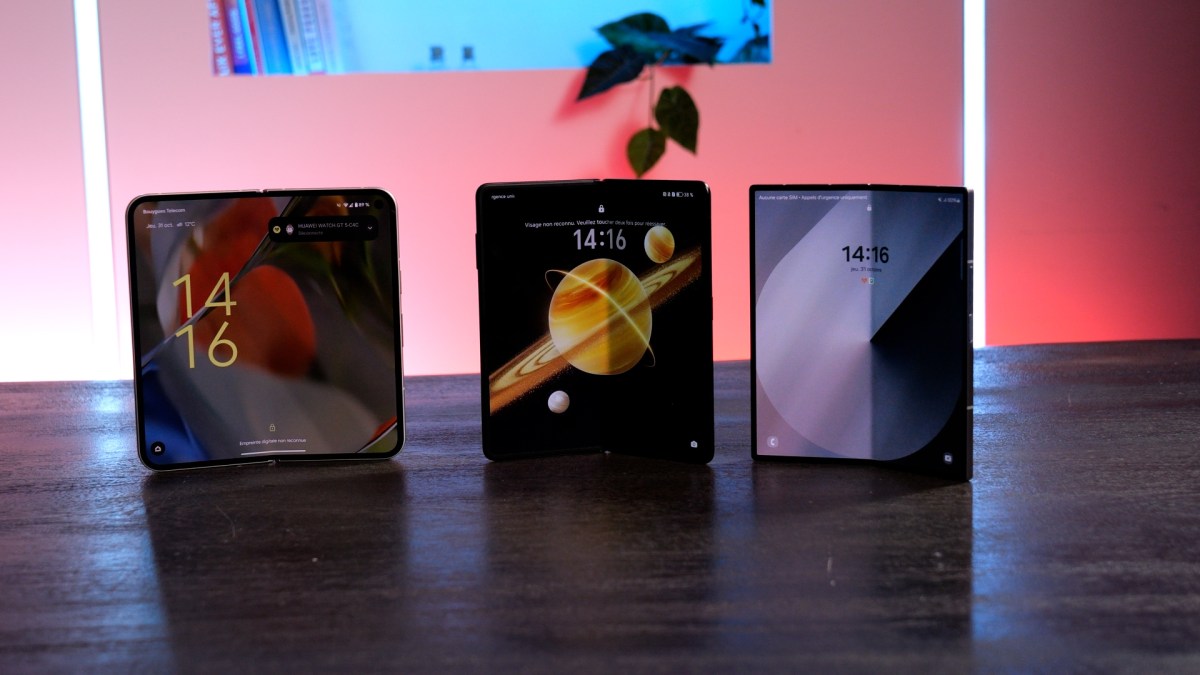 Les Samsung Galaxy Z Fold 6, Honor Magic V3 et Google Pixel 9 Pro Fold // Source : Alfred Tertrais pour Numerama Les Samsung Galaxy Z Fold 6, Honor Magic V3 et Google Pixel 9 Pro Fold // Source : Alfred Tertrais pour Numerama