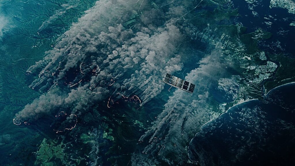 Le satellite Iceye peut observer à travers les nuages ou des écrans de fumée, tel qu'un incendie. // Source : Iceeye Le satellite Iceye peut observer à travers les nuages ou des écrans de fumée, tel qu'un incendie. // Source : Iceeye