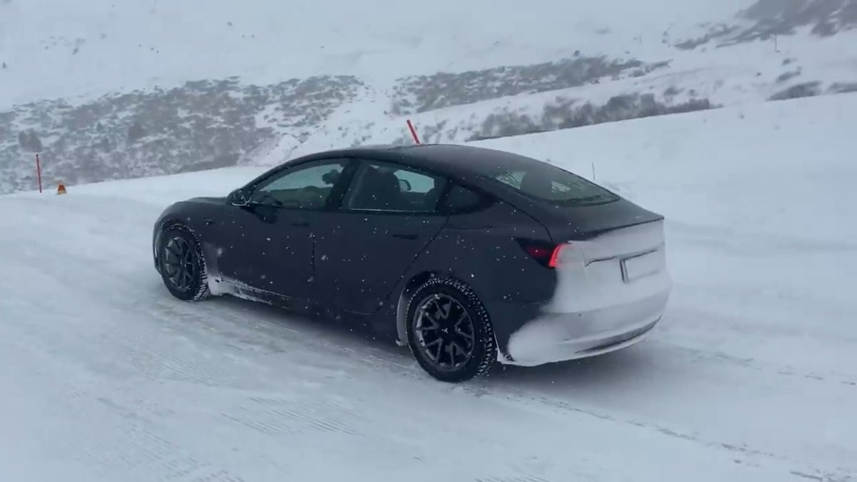 Le froid est l'ennemi de l'autonomie chez les voitures électriques. // Source : Extrait vidéo Simplement Julien Le froid est l'ennemi de l'autonomie chez les voitures électriques. // Source : Extrait vidéo Simplement Julien