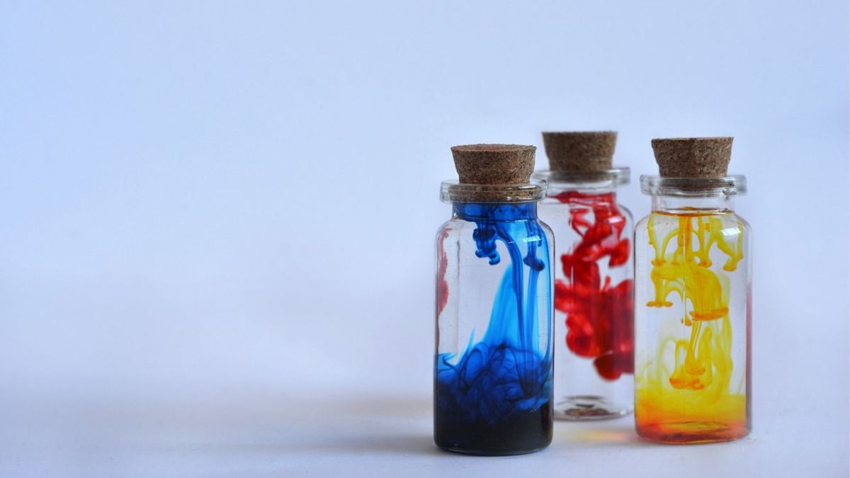 Fioles colorées // Source : JalynBryce/ Pixabay Fioles colorées // Source : JalynBryce/ Pixabay