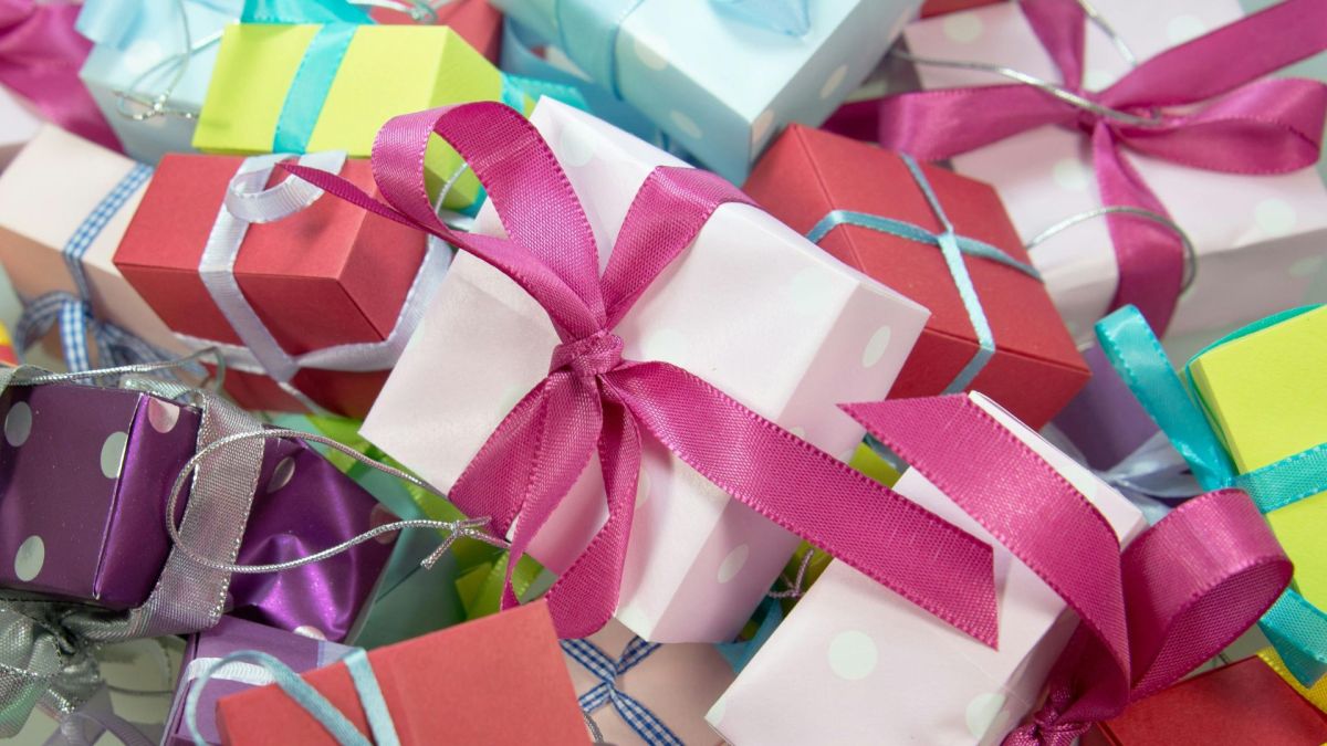 Coffrets cadeaux de couleurs assorties // Source : Pixabay Coffrets cadeaux de couleurs assorties // Source : Pixabay
