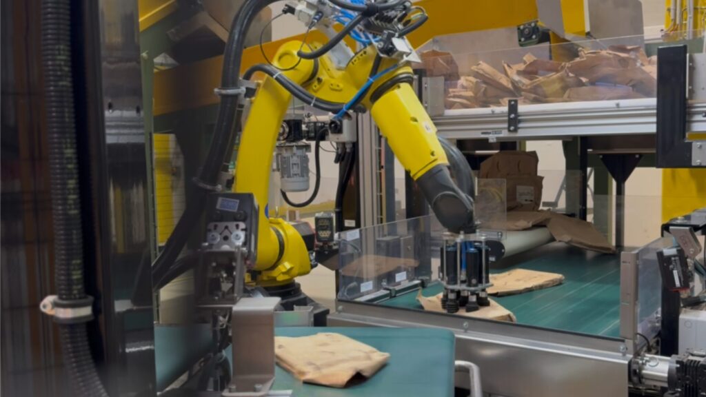 Un bras robotique Amazon. // Source : Numerama Un bras robotique Amazon. // Source : Numerama