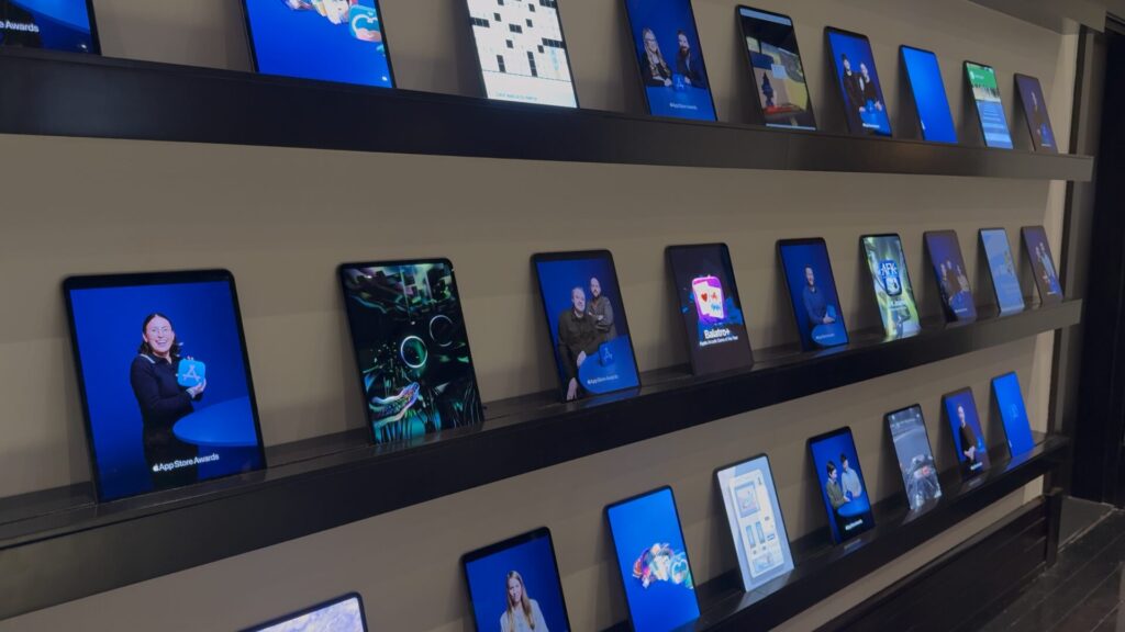 Les fameuses séances photo durant lesquelles les développeurs ont découvert qu'ils avaient gagné un App Store Award. Les fameuses séances photo durant lesquelles les développeurs ont découvert qu'ils avaient gagné un App Store Award.
