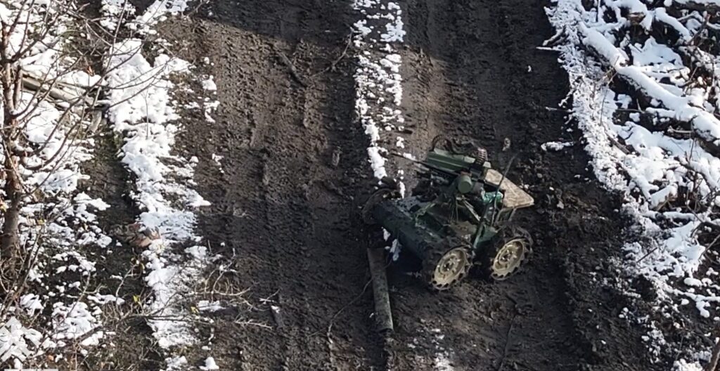 Un modèle de drone de combat terrestre utilisé par l'armée ukrainienne // Source : Brigade Khartiia Un modèle de drone de combat terrestre utilisé par l'armée ukrainienne // Source : Brigade Khartiia