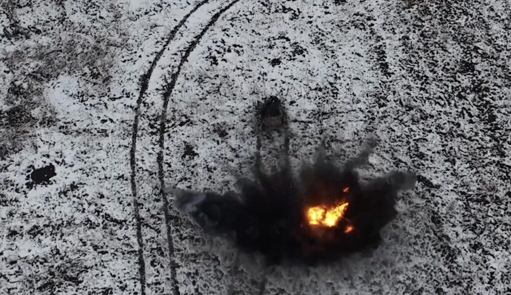 Un drone ukrainien détecte une mine russe. // Source : Brigade Khartiia Un drone ukrainien détecte une mine russe. // Source : Brigade Khartiia