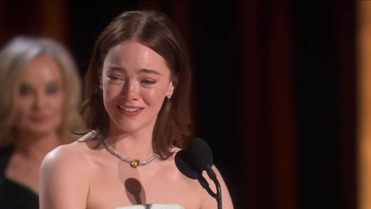 Emma Stone pleurant à la remise des Oscars // Source : Capture écran Youtube: Canal + Emma Stone pleurant à la remise des Oscars // Source : Capture écran Youtube: Canal +