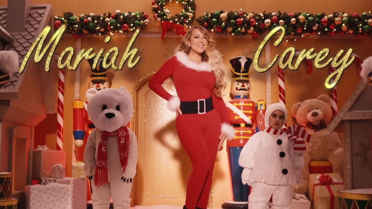 Mariah Carey // Source : « Mariah Carey - All I Want for Christmas Is You (Make My Wish Come True Edition) » via YouTube Mariah Carey // Source : « Mariah Carey - All I Want for Christmas Is You (Make My Wish Come True Edition) » via YouTube
