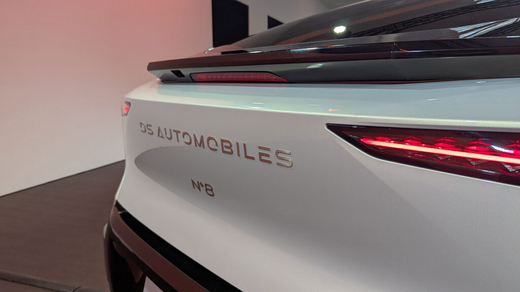 Nouvelle façon de nommer les modèles chez DS // Source : Raphaelle Baut pour Numerama Nouvelle façon de nommer les modèles chez DS // Source : Raphaelle Baut pour Numerama