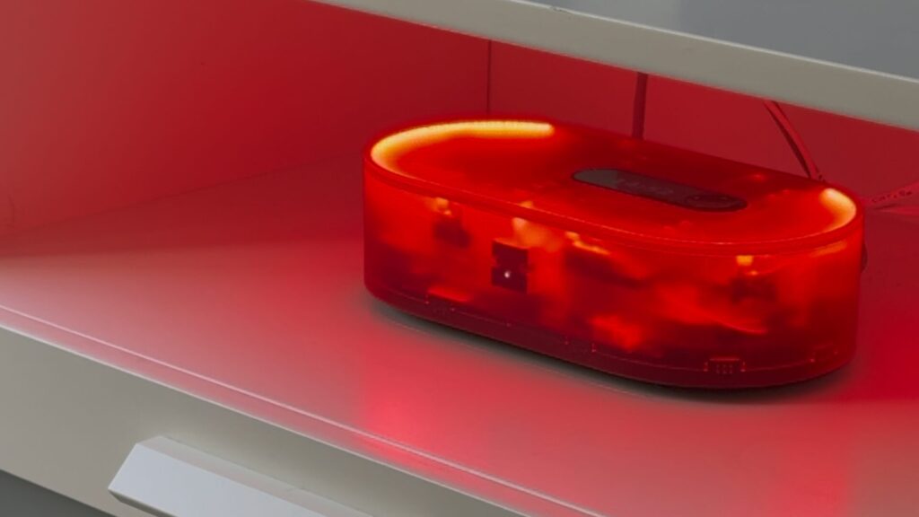 La Freebox Ultra Édition Limitée en rouge. // Source : Numerama La Freebox Ultra Édition Limitée en rouge. // Source : Numerama